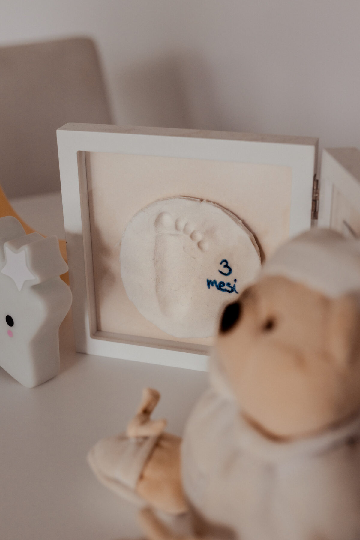 questo bimbo a chi lo do? peluche, lucina della notte, impronta piede primi mesi